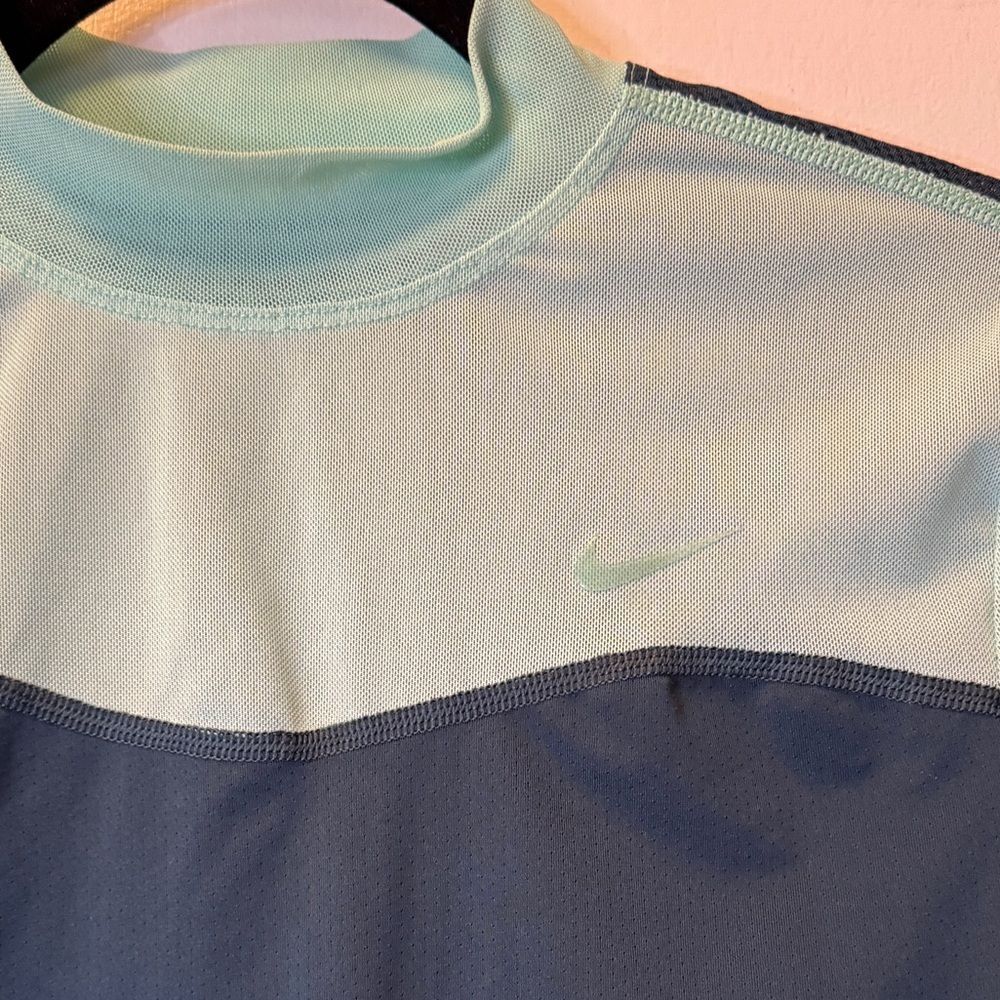 NIKE Pro Hypercool Training Mesh Slim Fit Long Sleeve Top AR6699-304 Women’s Med - Picture 5 of 7